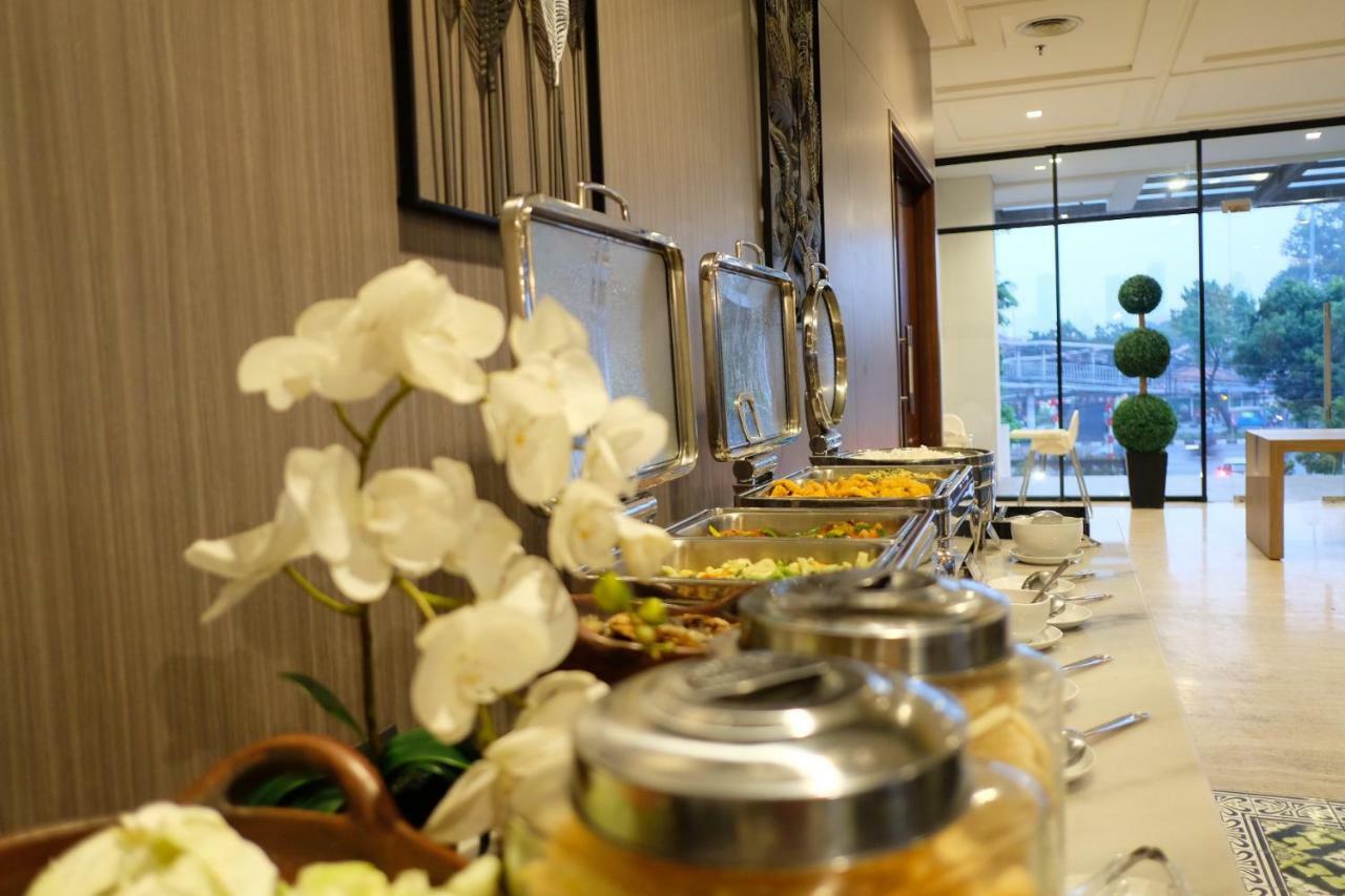 Rivoli Hotel Jakarta Buitenkant foto